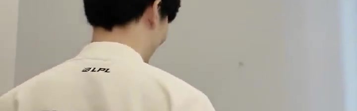 TheShy赛后更新视频分享与Zdz后台见面视频：又见面咯！
